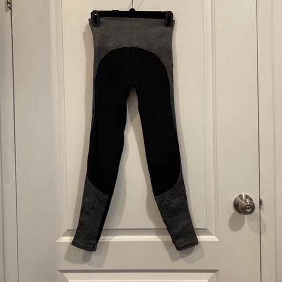 Spanx Curved Lines Seamless Leggings - Picture 3 of 3